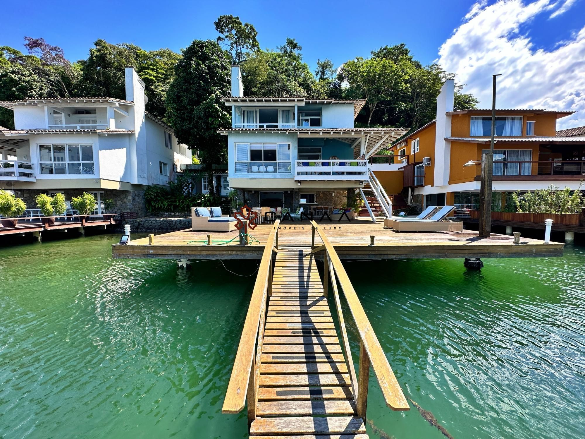 Casa de Condomínio à venda com 8 quartos, 500m² - Foto 2