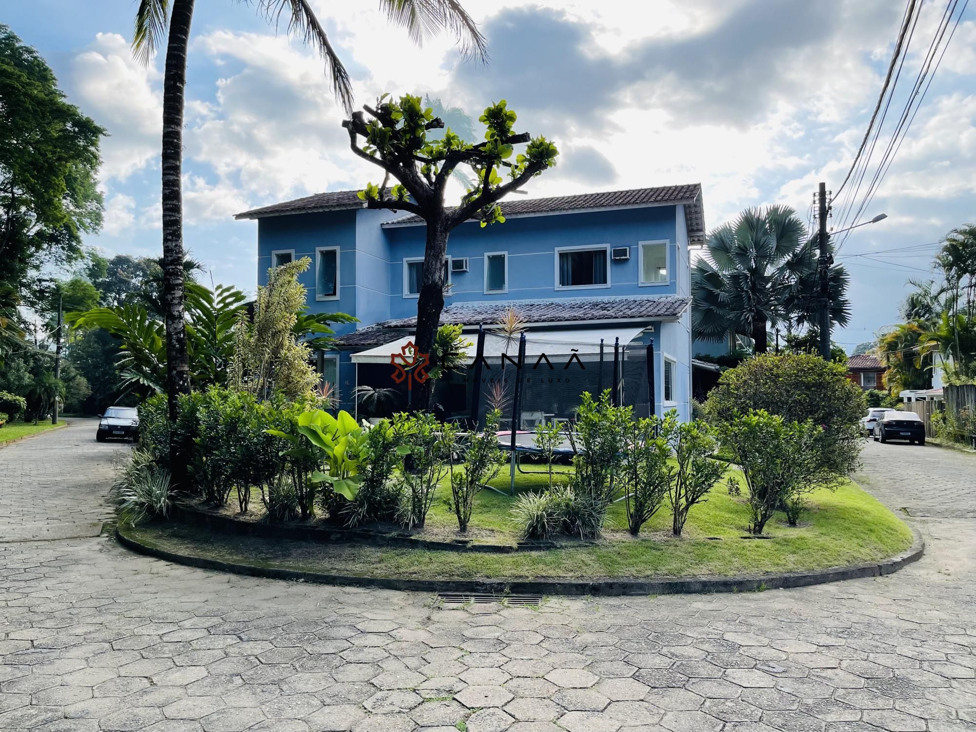 Casa de Condomínio à venda com 5 quartos, 250m² - Foto 1