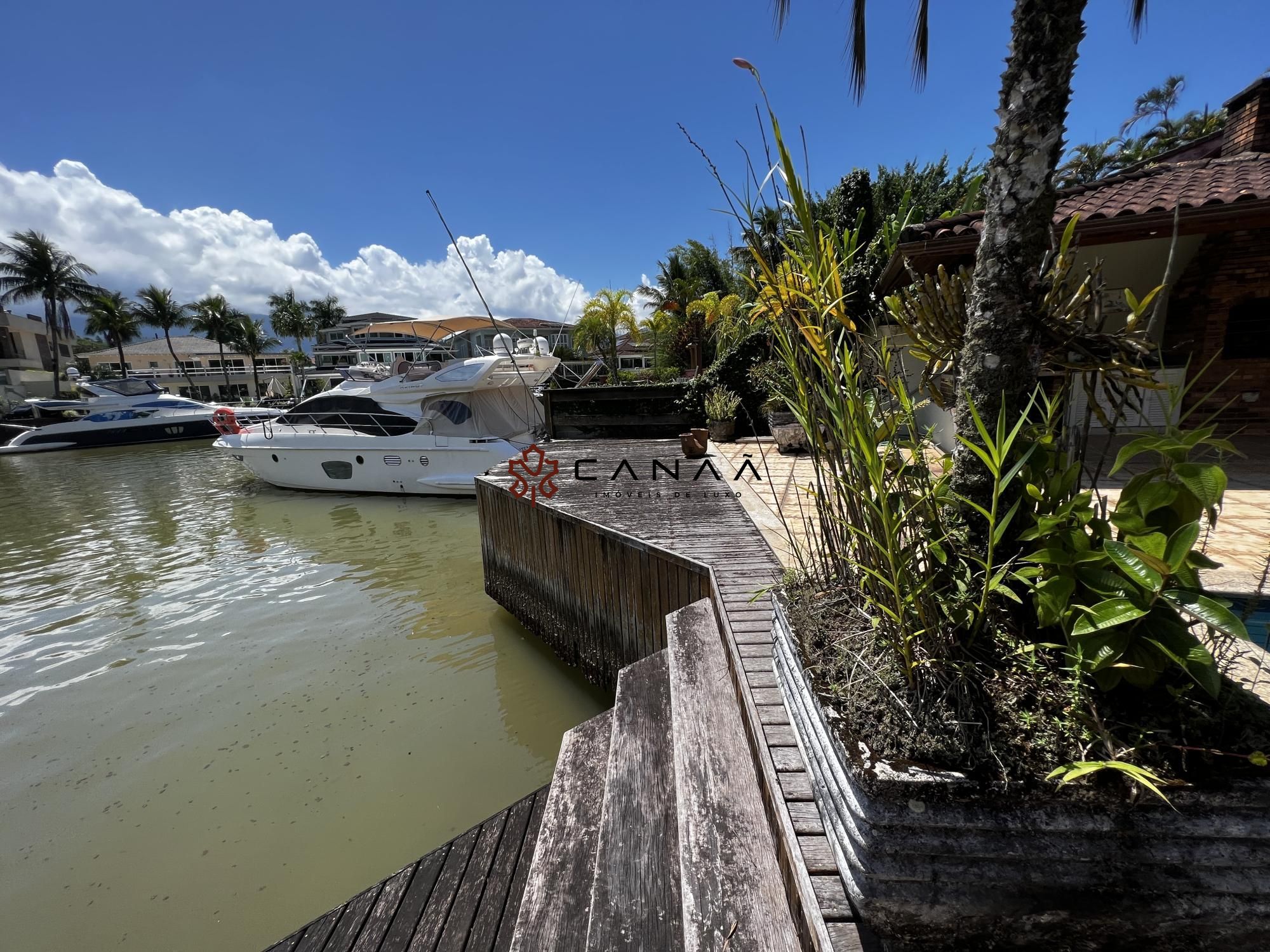 Casa de Condomínio à venda com 4 quartos, 200m² - Foto 2