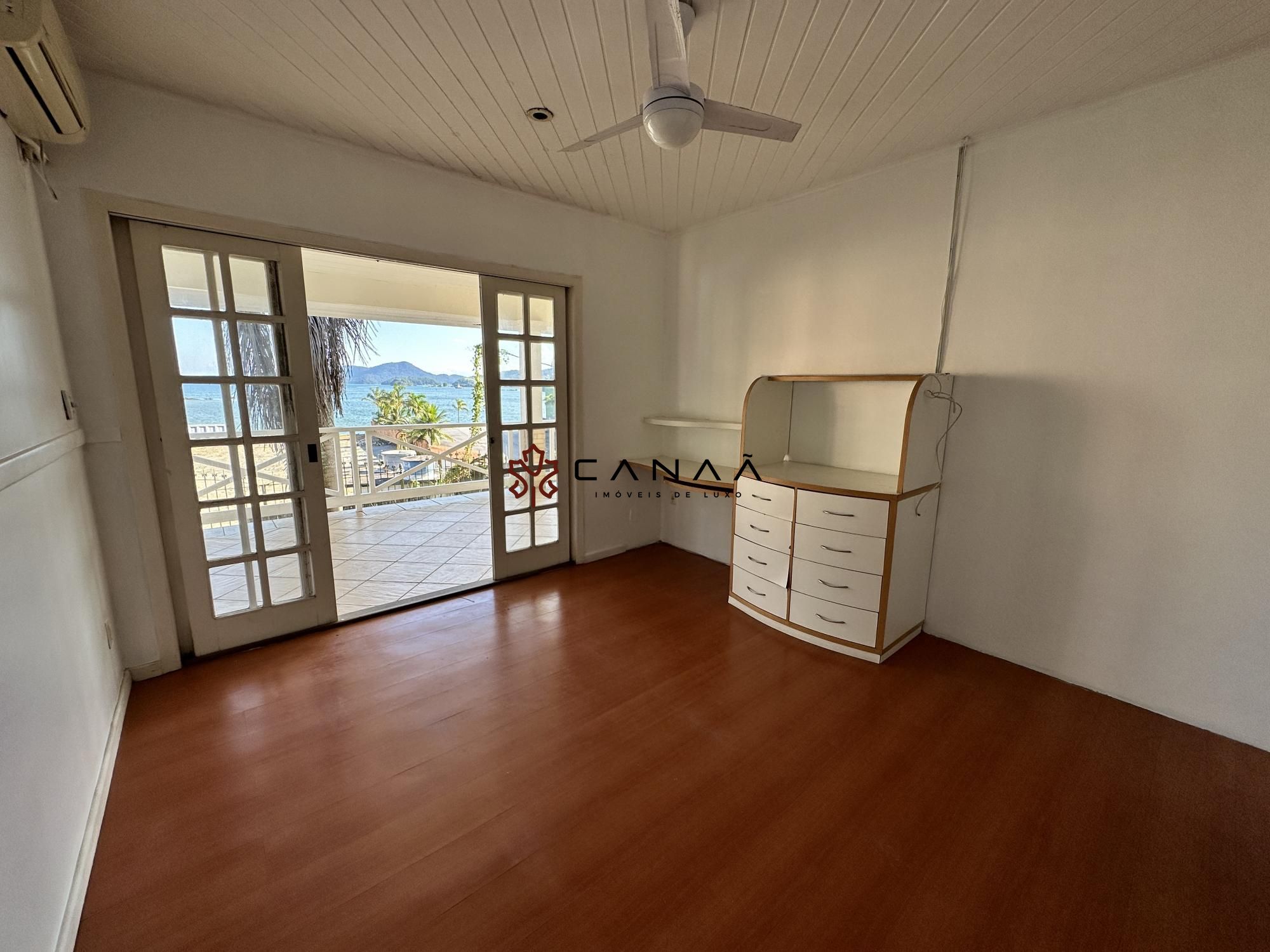 Casa à venda com 4 quartos, 300m² - Foto 32