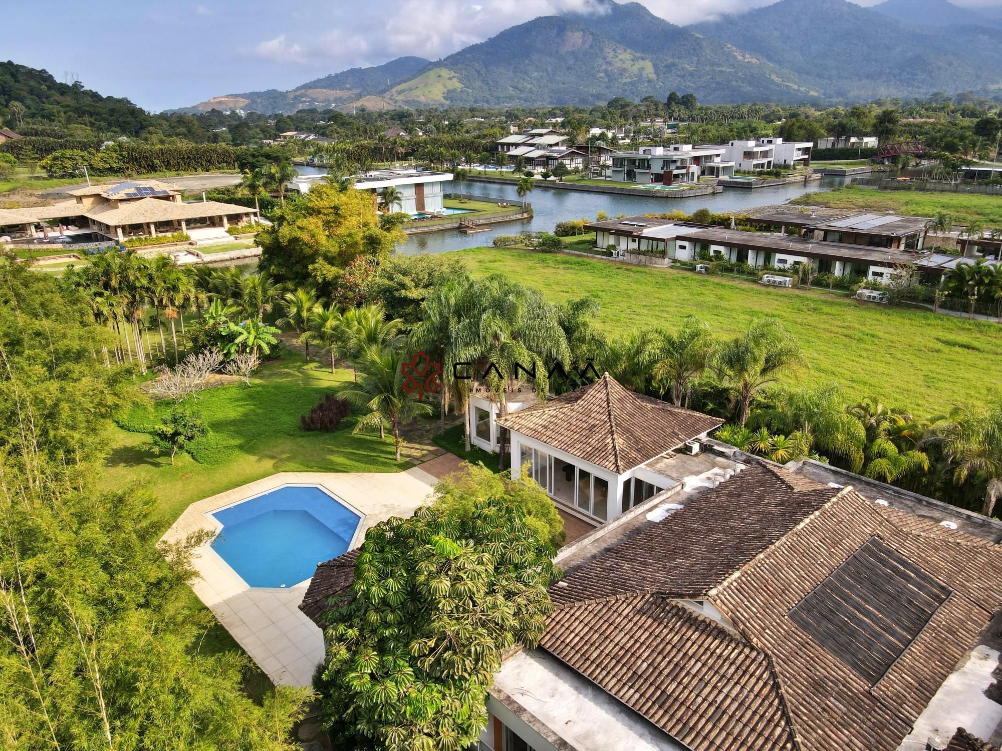 Casa de Condomínio à venda com 5 quartos, 500m² - Foto 1