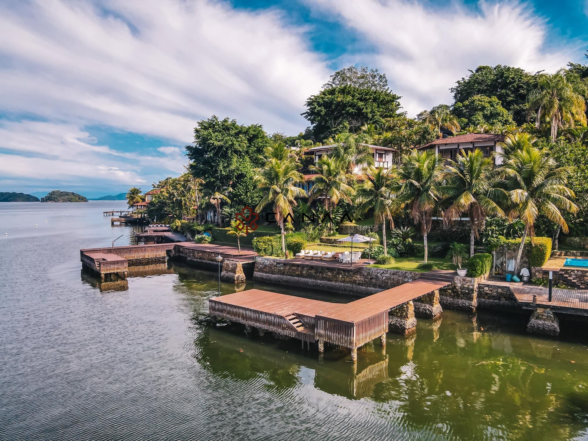 Casa de Condomínio à venda com 5 quartos, 300m² - Foto 2