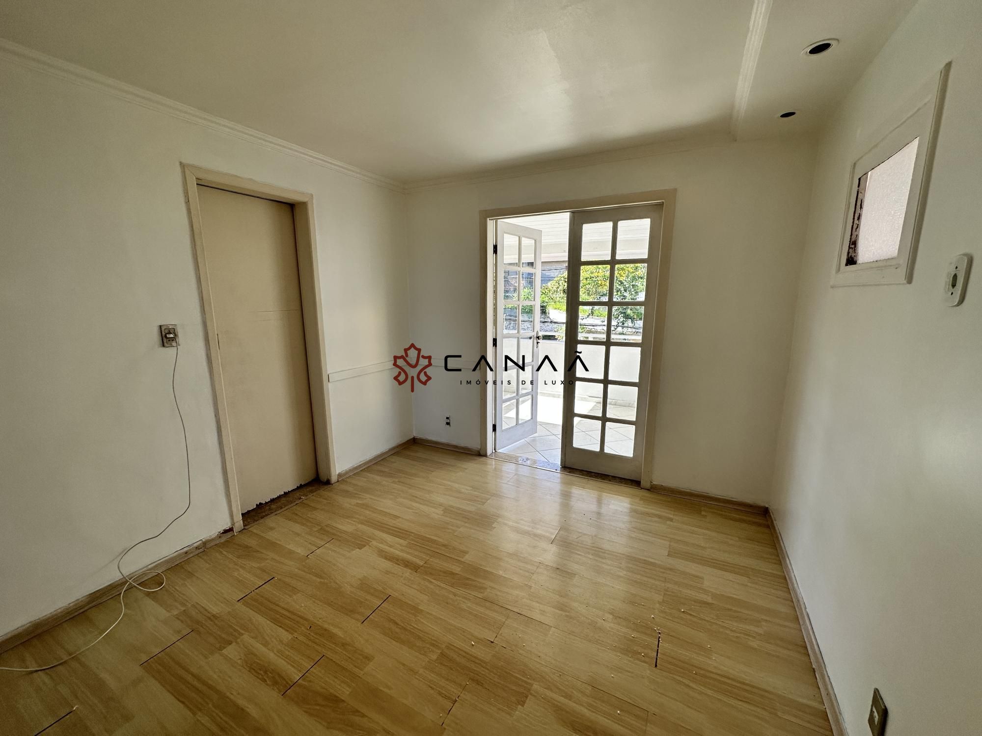 Casa à venda com 4 quartos, 300m² - Foto 35