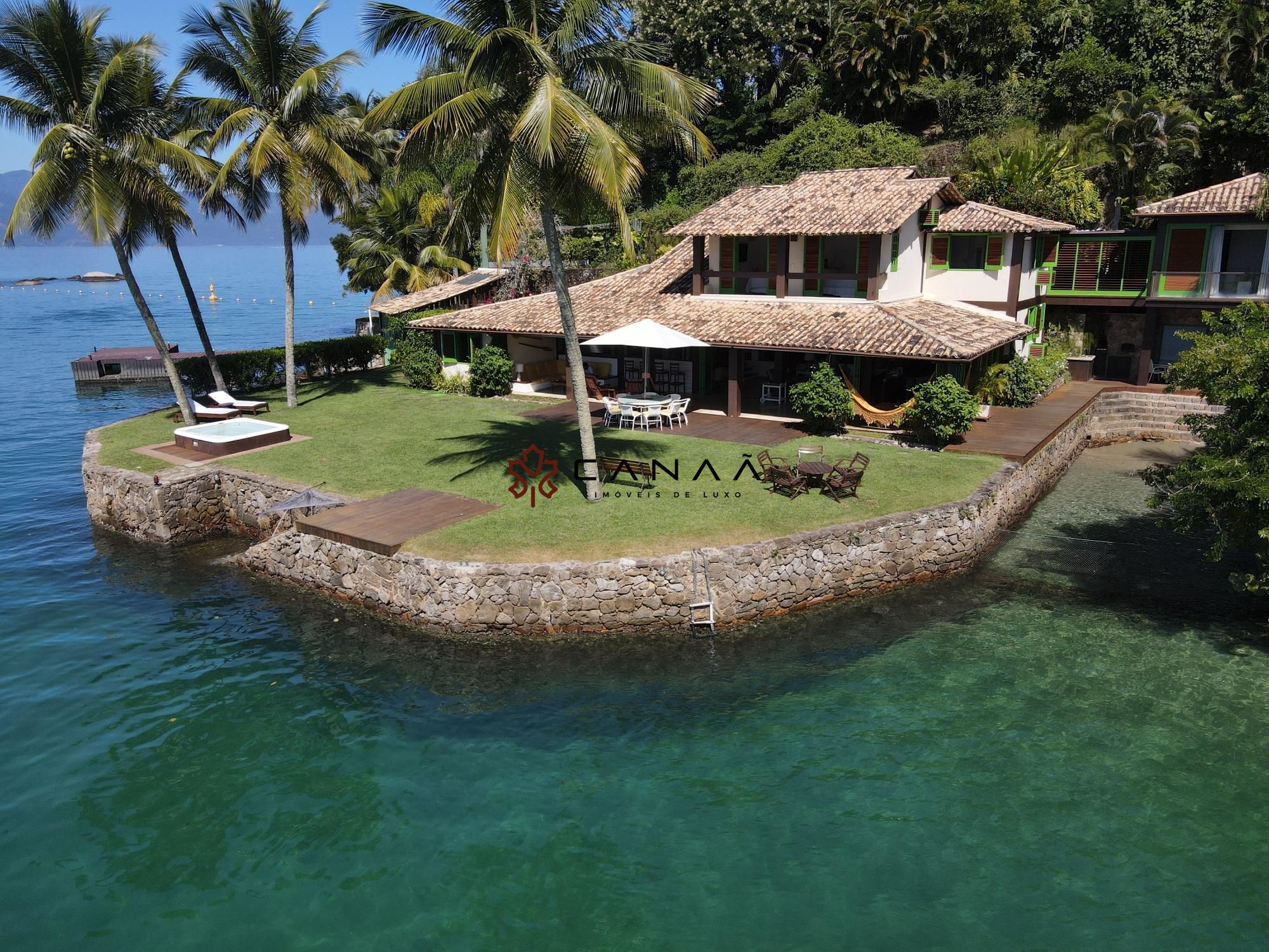 Casa em condomínio à venda  no Mombaça - Angra dos Reis, RJ. Imóveis