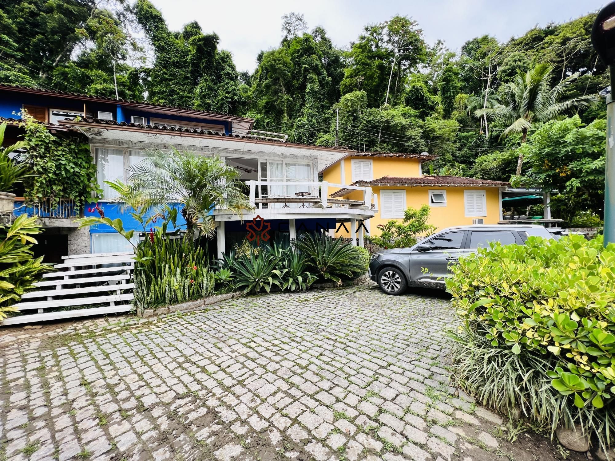 Casa de Condomínio à venda com 5 quartos, 250m² - Foto 1