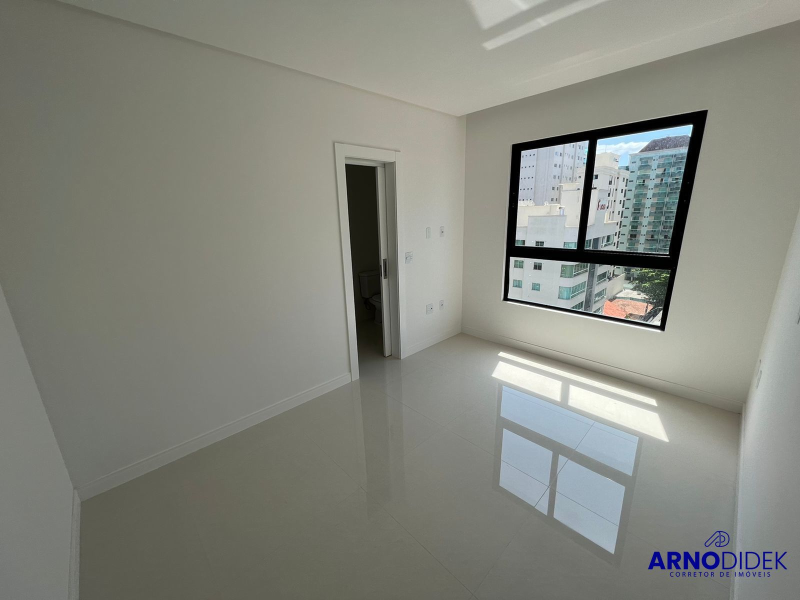 Apartamento à venda com 4 quartos, 200m² - Foto 16