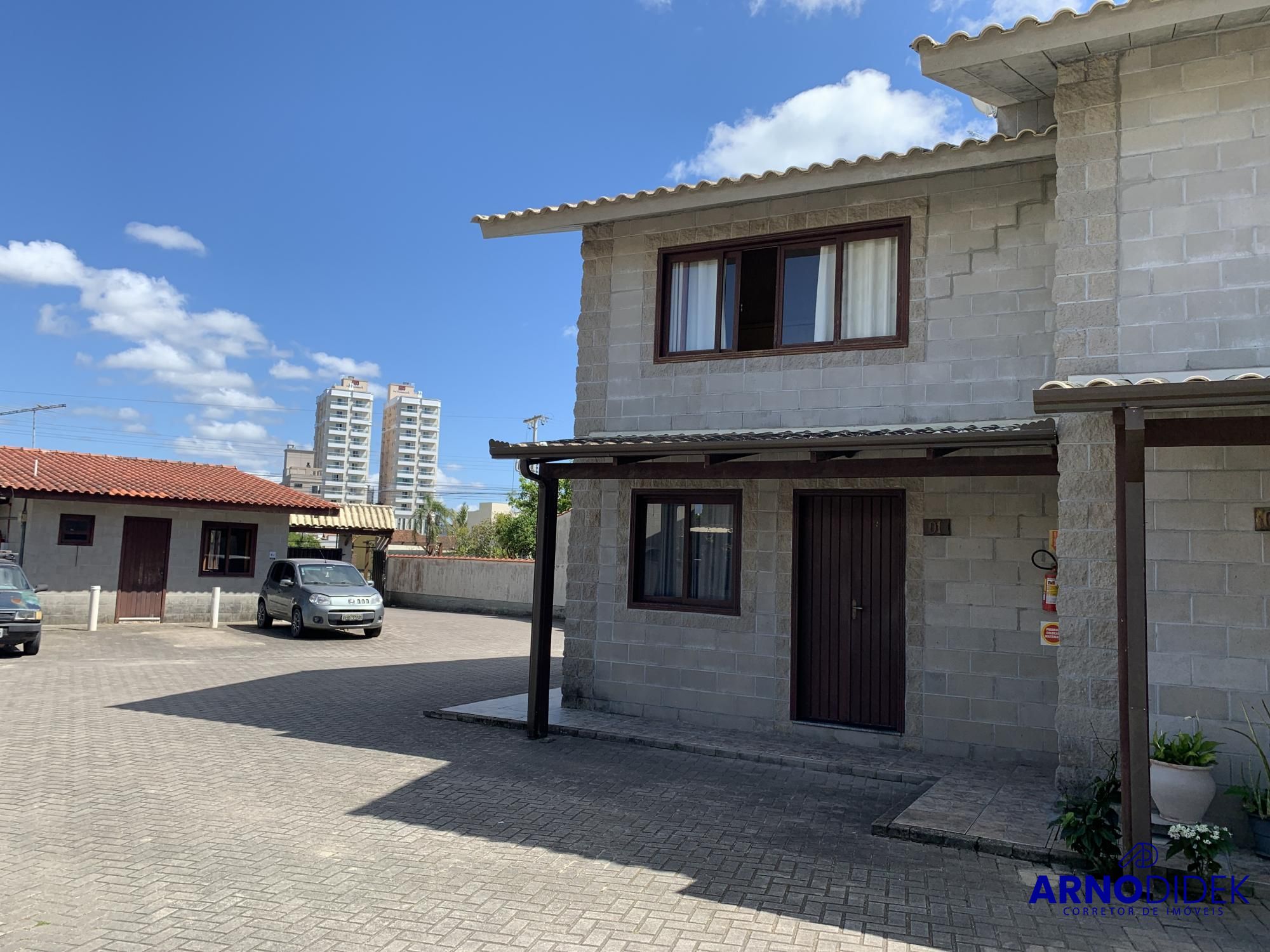 Casa à venda com 2 quartos, 65m² - Foto 2