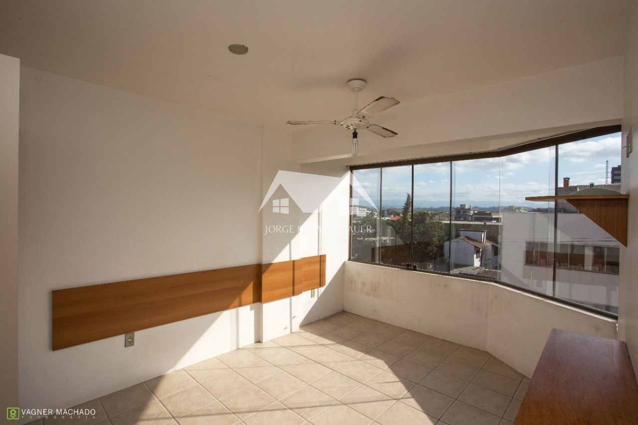 Apartamento à venda com 3 quartos, 90m² - Foto 1