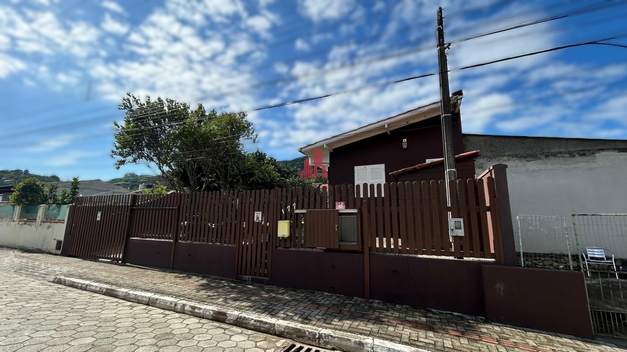 Casa à venda  no Zé Amândio - Bombinhas, SC. Imóveis