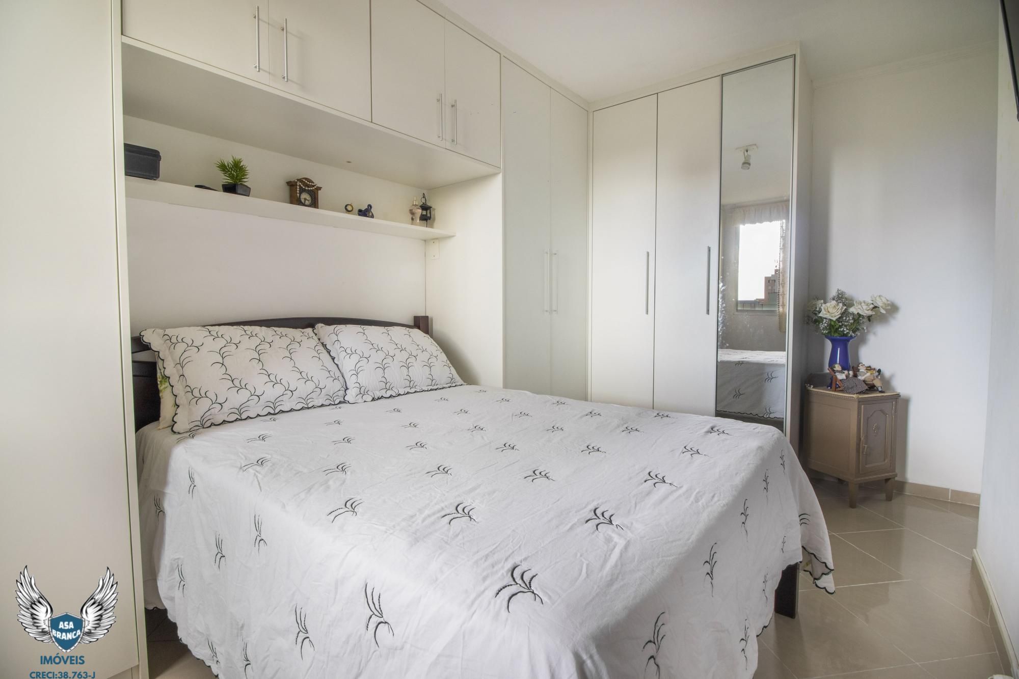 Apartamento à venda com 2 quartos, 64m² - Foto 11