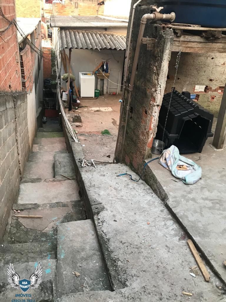 Casa à venda com 5 quartos, 200m² - Foto 4