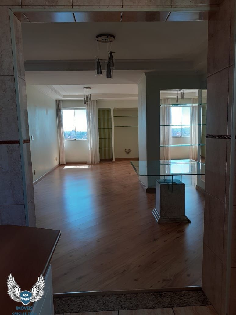 Apartamento à venda com 3 quartos, 119m² - Foto 3