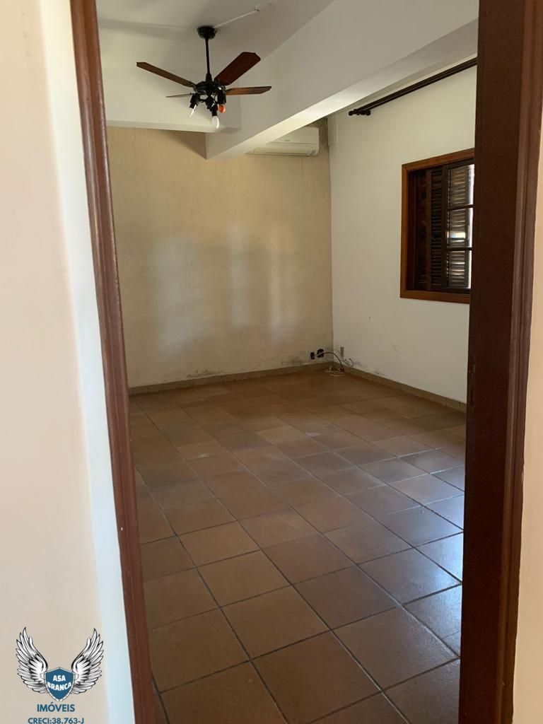 Casa à venda com 2 quartos, 384m² - Foto 12