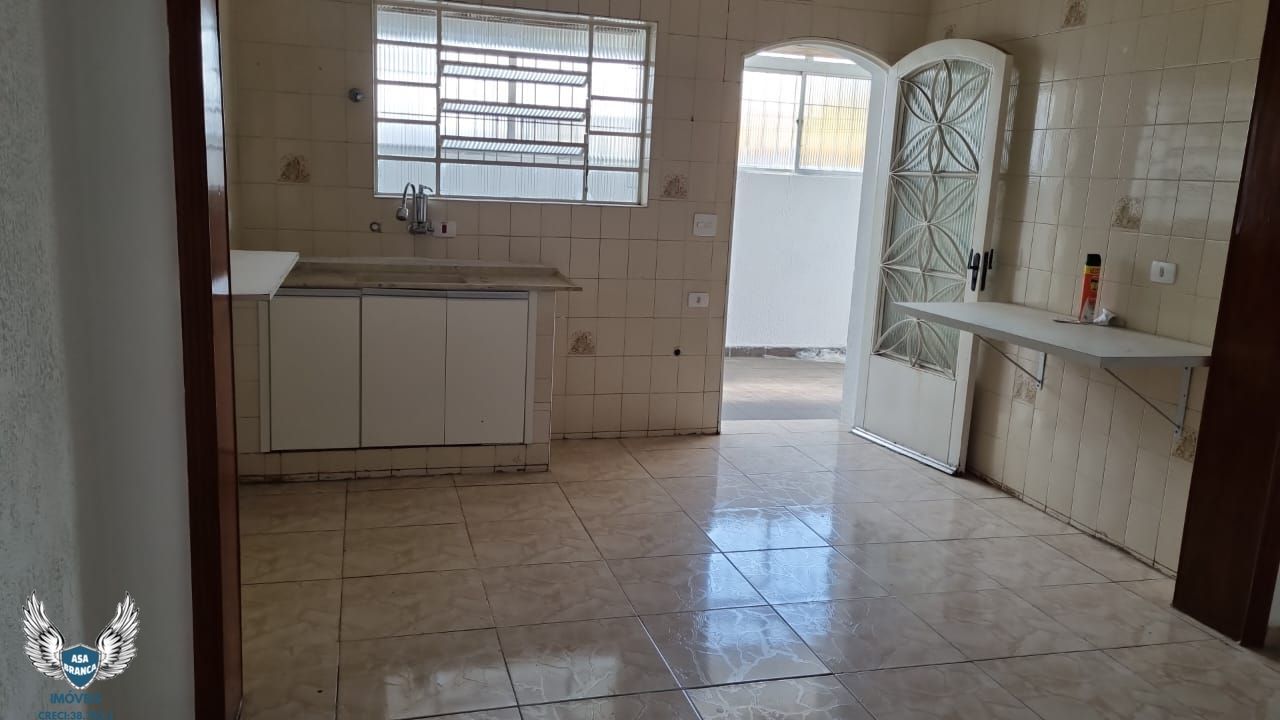 Casa para alugar com 3 quartos, 145m² - Foto 12