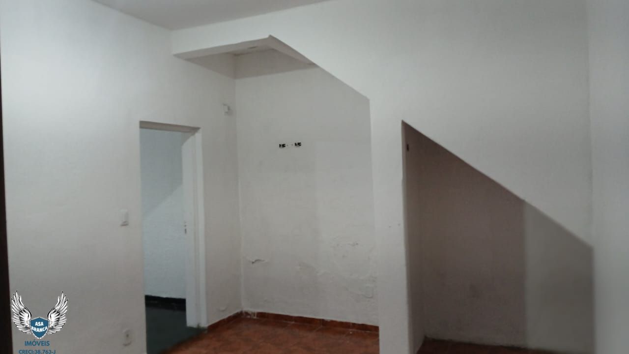 Casa para alugar com 1 quarto, 60m² - Foto 2