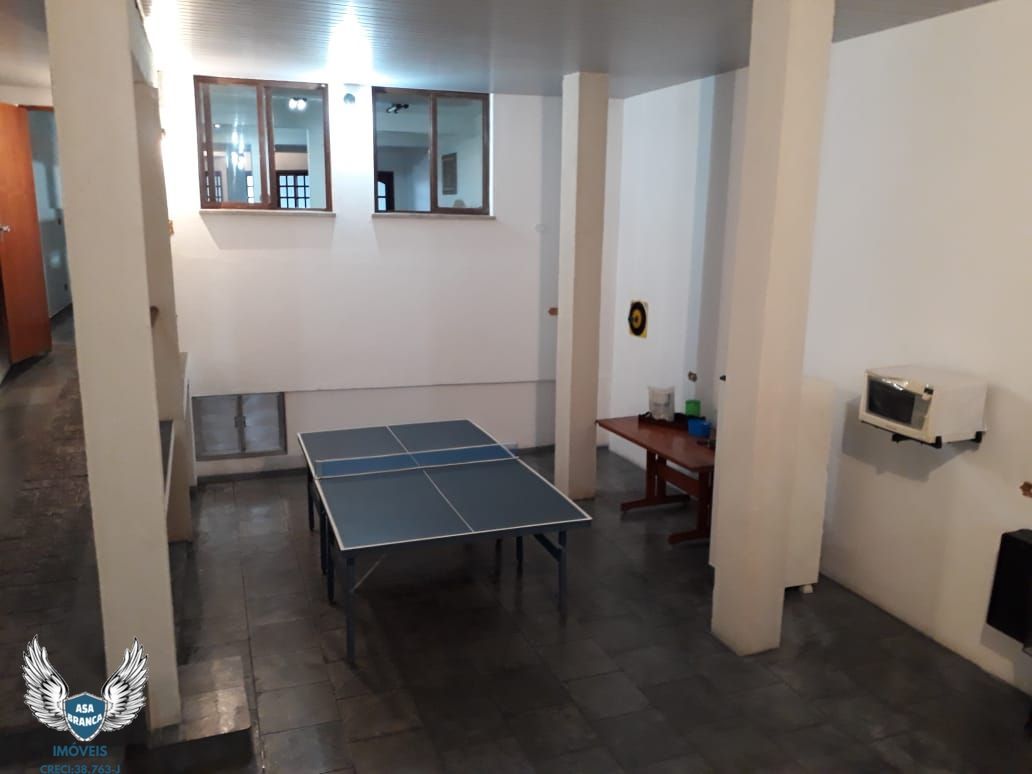 Casa à venda com 3 quartos, 380m² - Foto 14