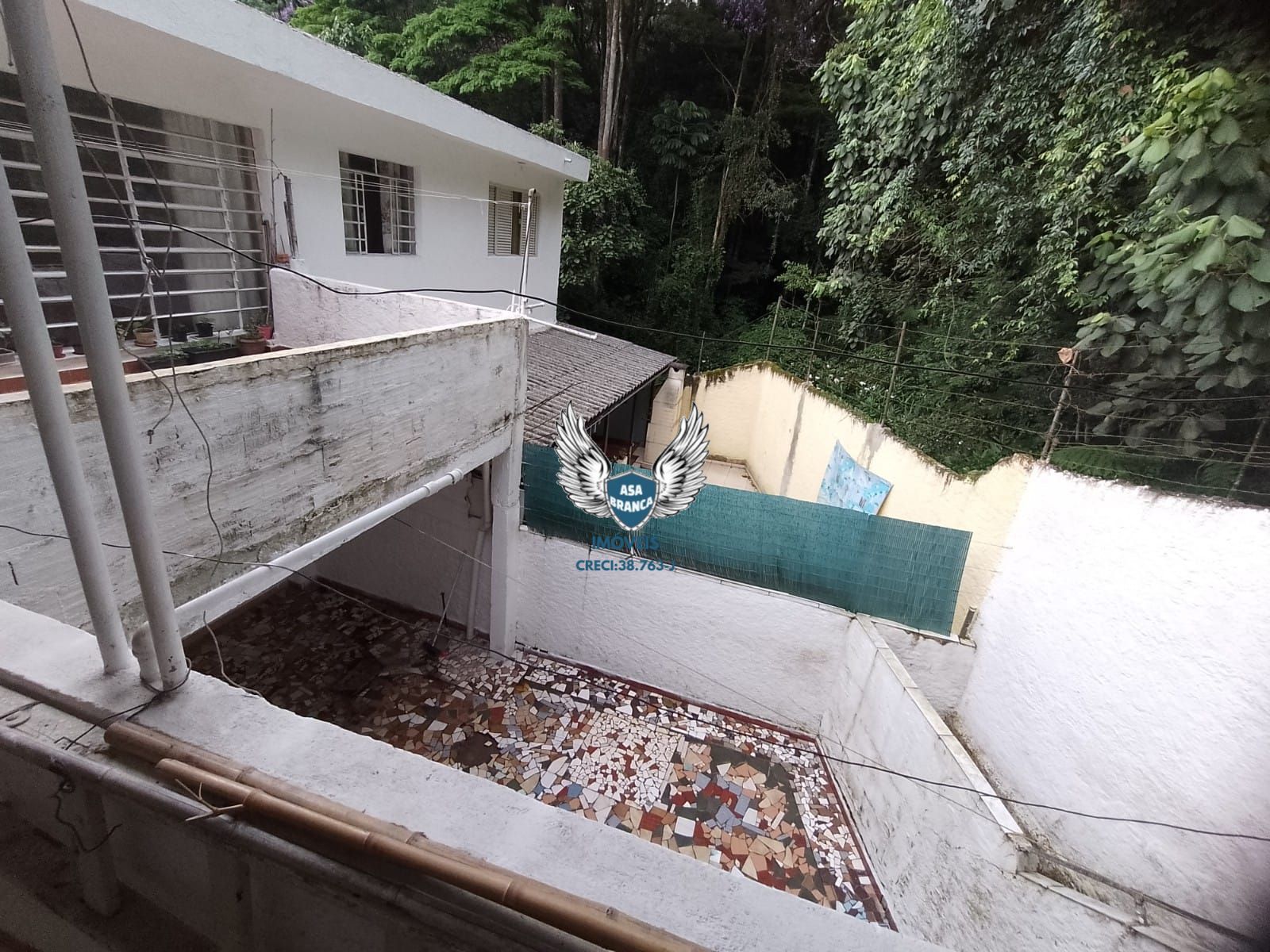 Sobrado com 4 dormitórios, garagem, sala de jantar, cozinha,