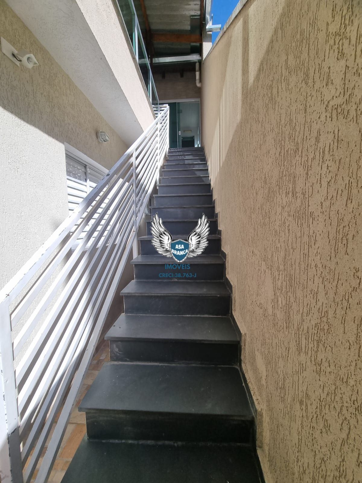 Casa térrea de vila no lauzane paulista com 03 dormitórios sendo 01 suíte