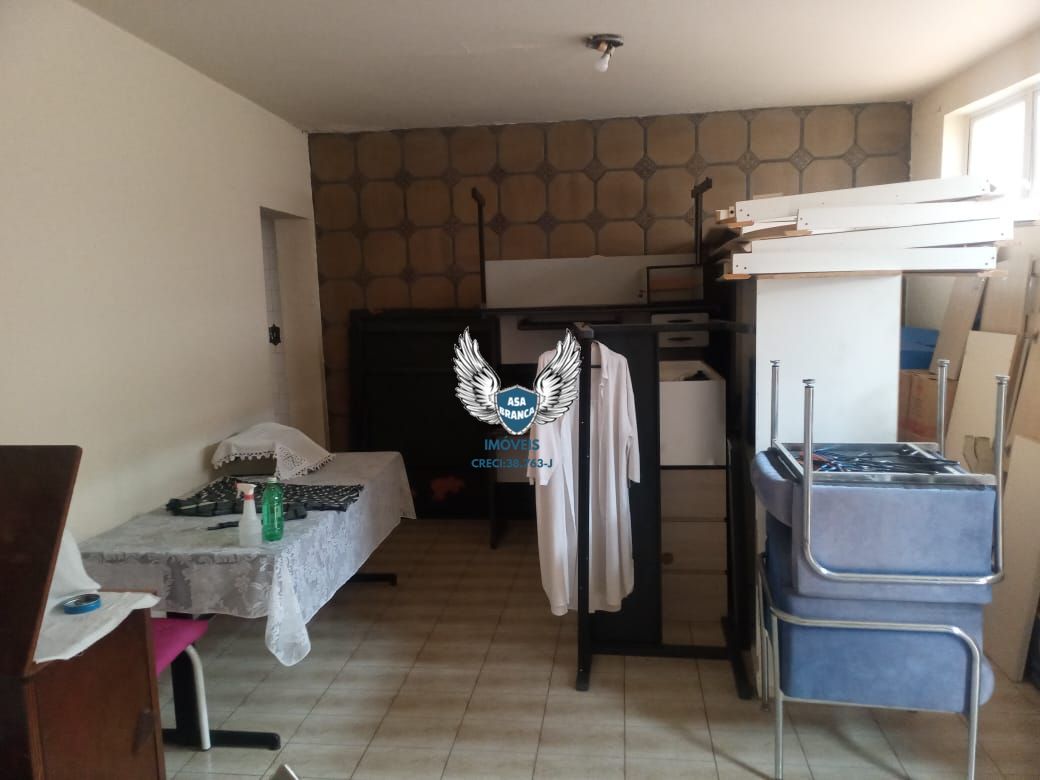Casa térrea no jardim frança com 03 dormitórios sendo 01 suíte e 04 vagas de ga