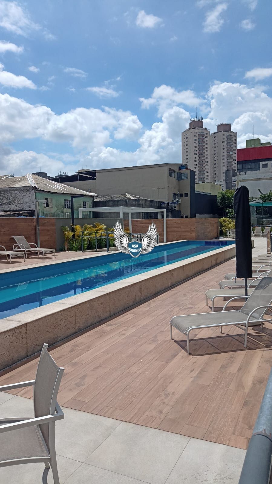 Apartamento com 03 dormitórios sendo 01 suíte e 01 vaga de garagem a 600 metros