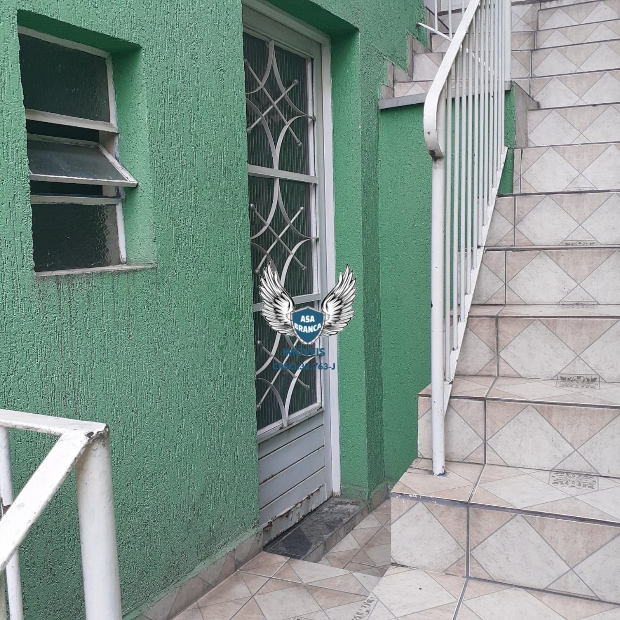 Sobrado com 02 dormitórios e 01 vaga de garagem