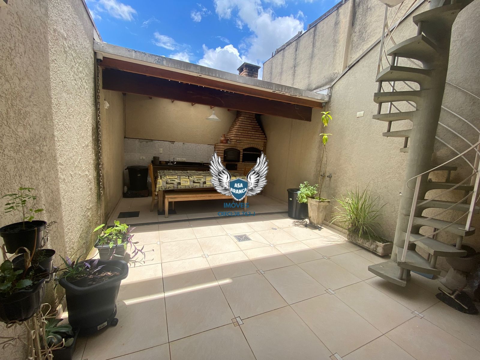 Sobrado no jardim frança de alto padrão com 03 suites e 02 vagas de garagem