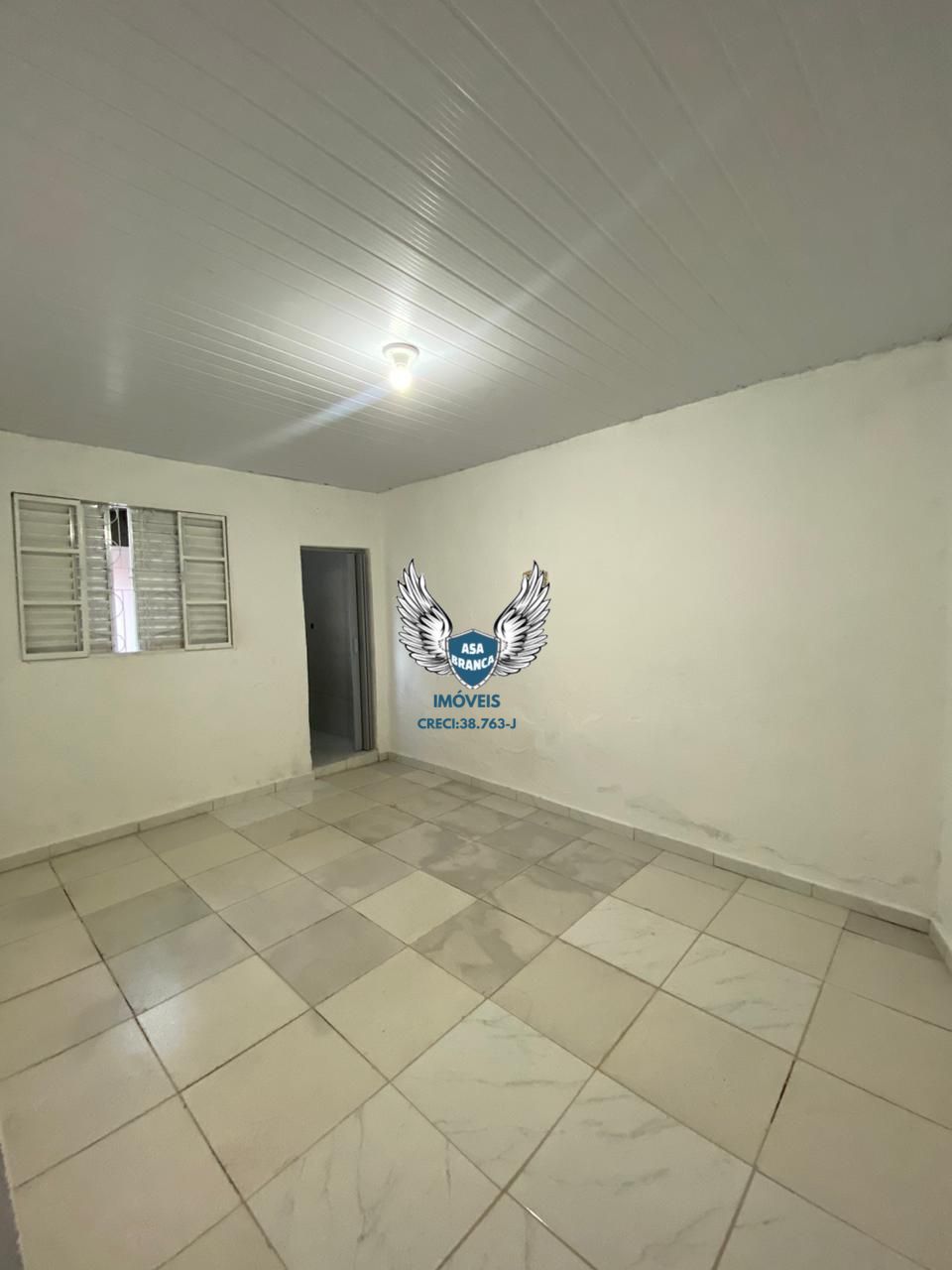 Casa térrea com edicula na cachoeirinha com 03 dormitórios, 02 vagas de garagem