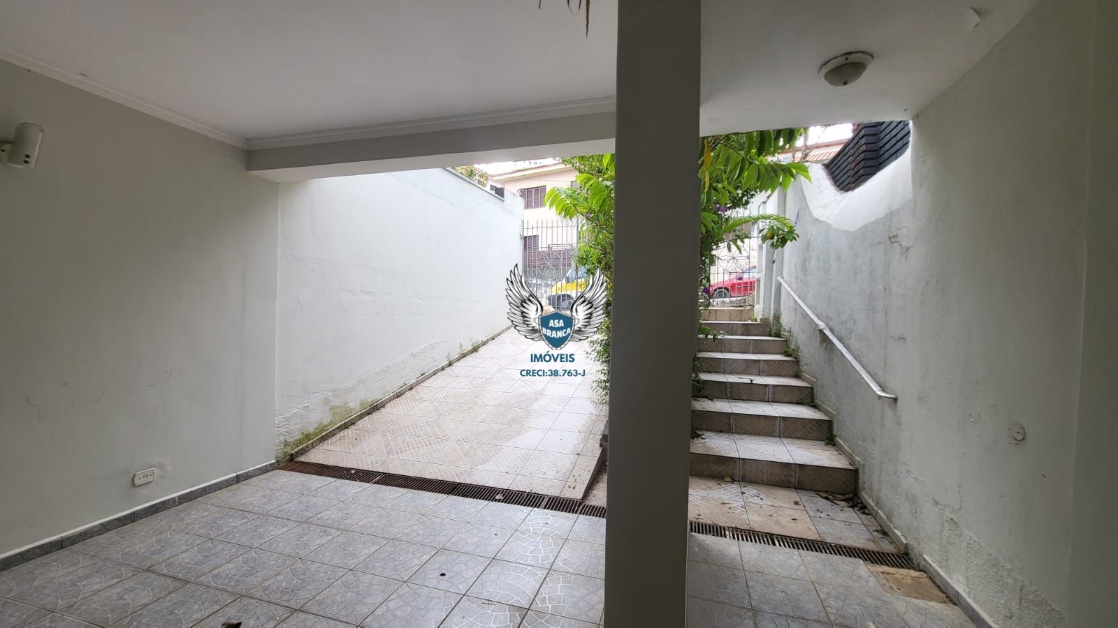 Sobrado com 03 dormitórios, sendo 02 suites e 02 vagas de garagem