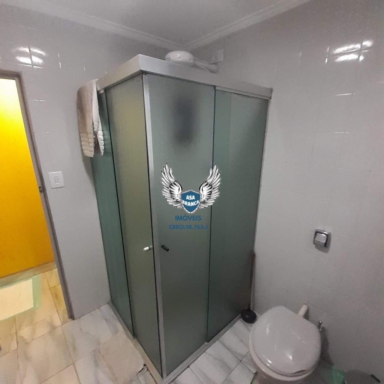 Sobrado com 02 dormitórios e 01 vaga de garagem