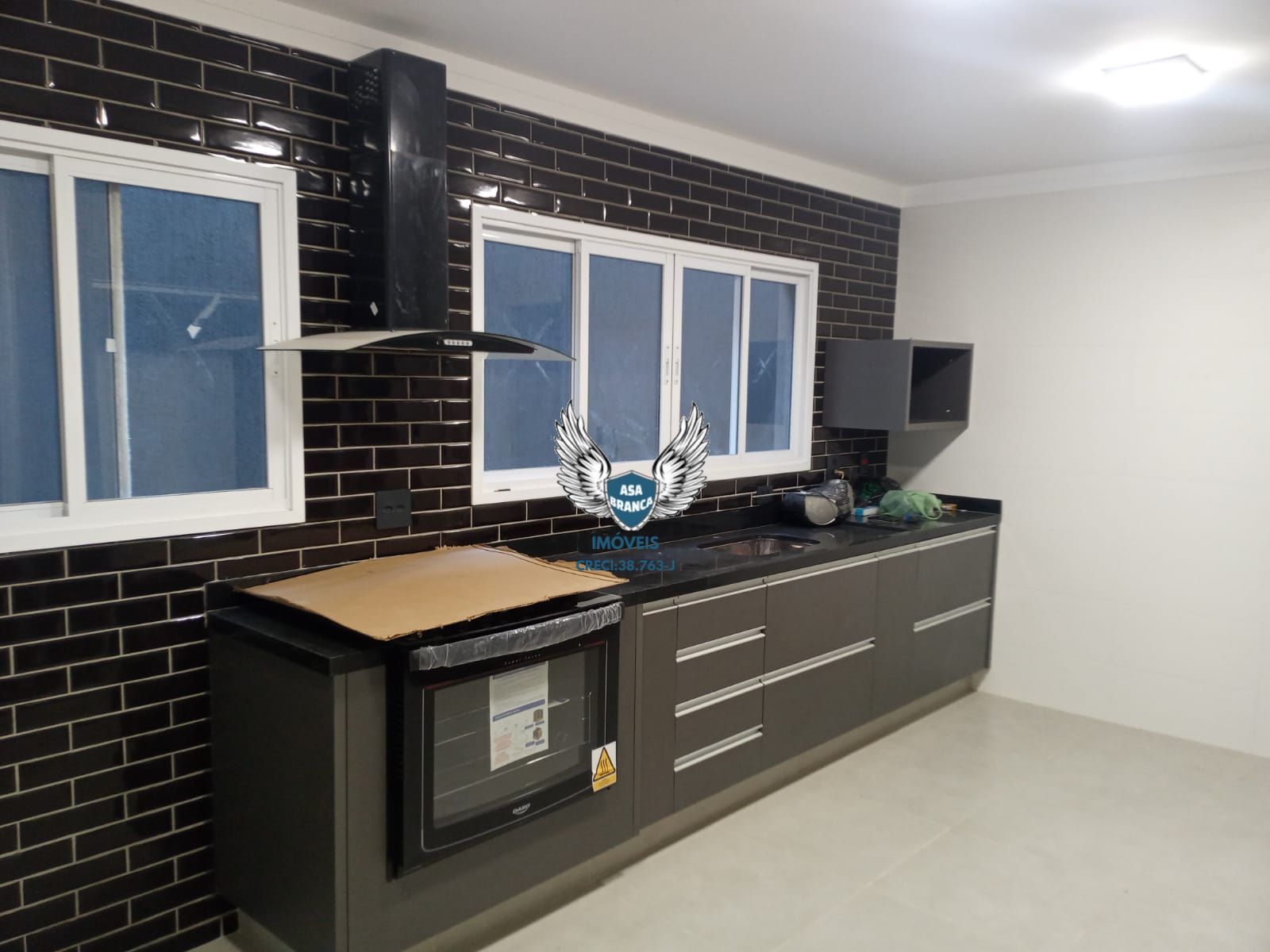 Sobrado no mandaqui com 03 dormitórios , sendo as 03 suítes e 05 vagas de garage