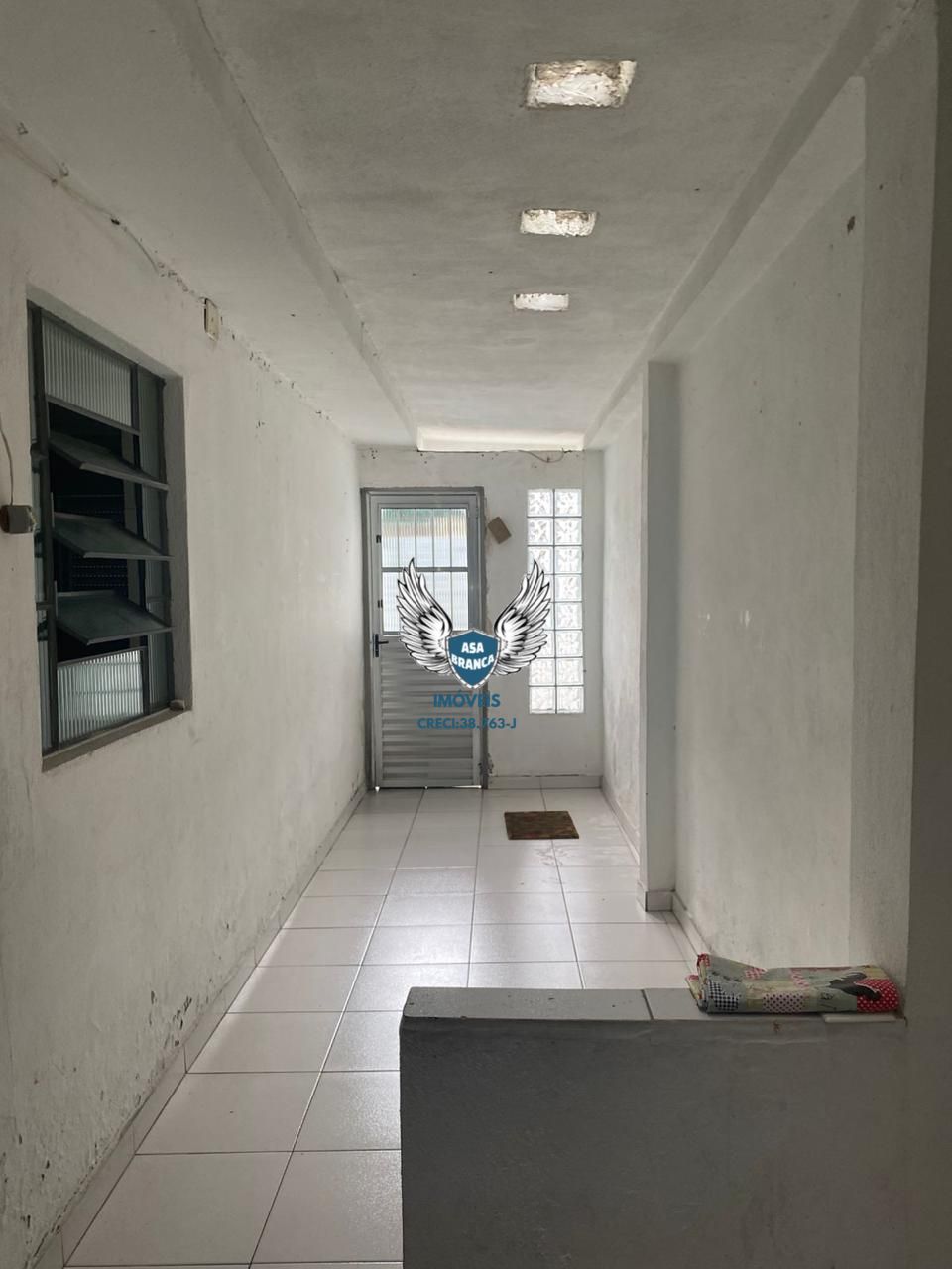 Sobrado com 03 dormitórios e 01 vaga de garagem