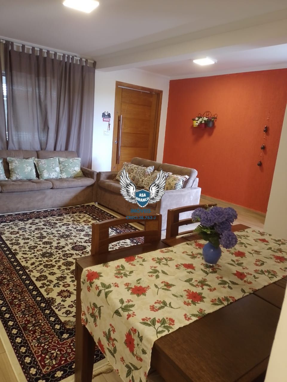 Excelente Sobrado, 3 Dormitórios, 1 Suíte com varanda, 2 Vagas, Sala 2 ambientes