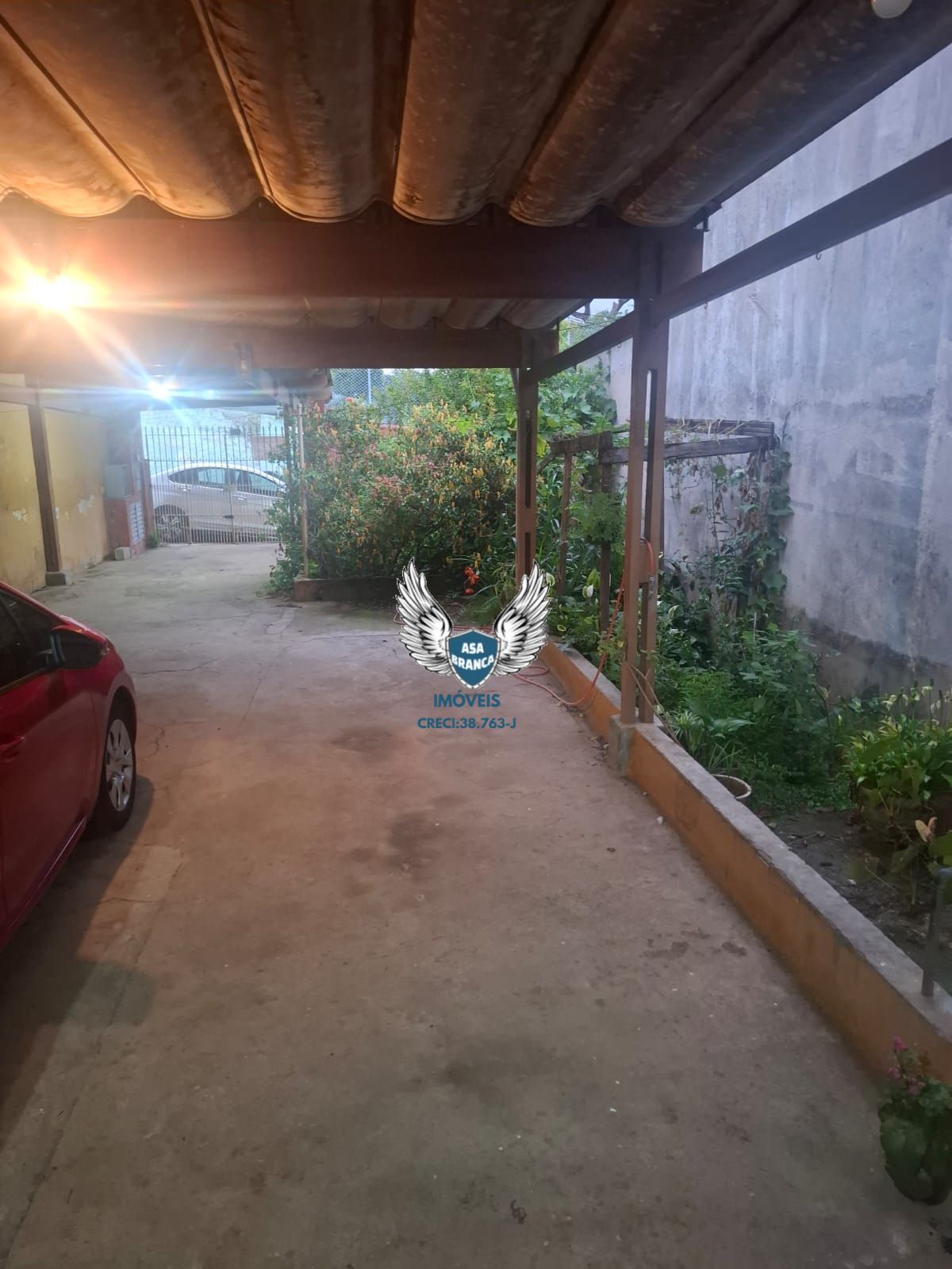 Casa térrea na vila nivi com 01 dormitório e 06 vagas de gar