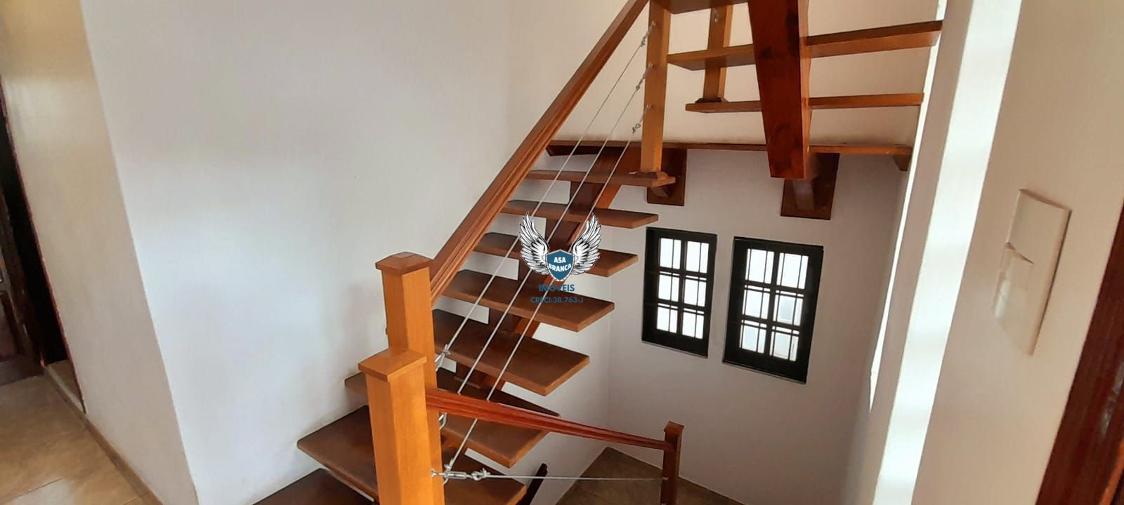Sobrado no tremembé com 03 dormitórios