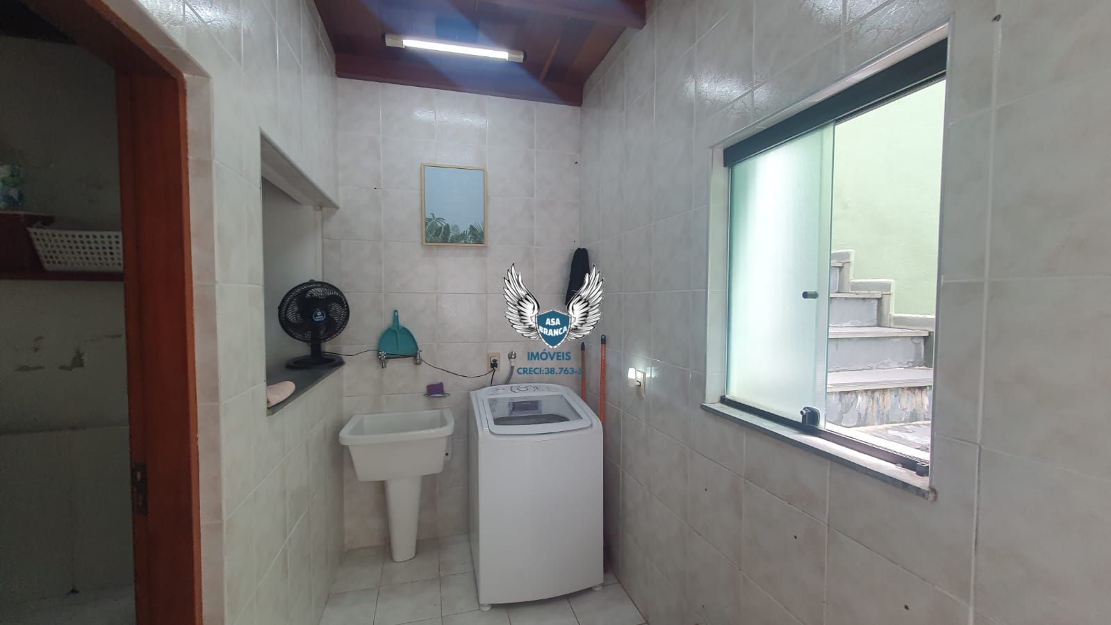 Sobrado 04 quartos sendo 03 suites , 05 vagas de garagem e piscina