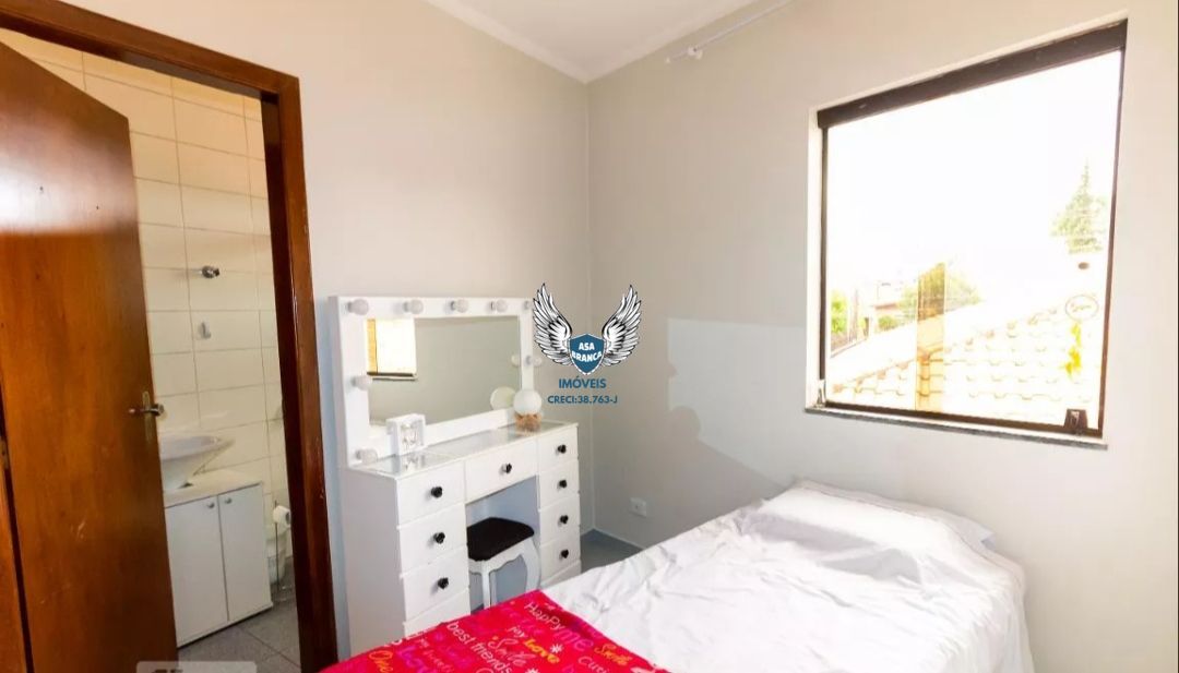 Casa térrea no parque novo mundo com 05 suítes