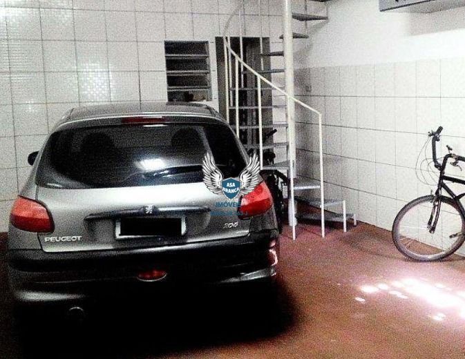 Sobrado em santana com 03 dormitórios possui 02 vagas de garagem, localizado à 0