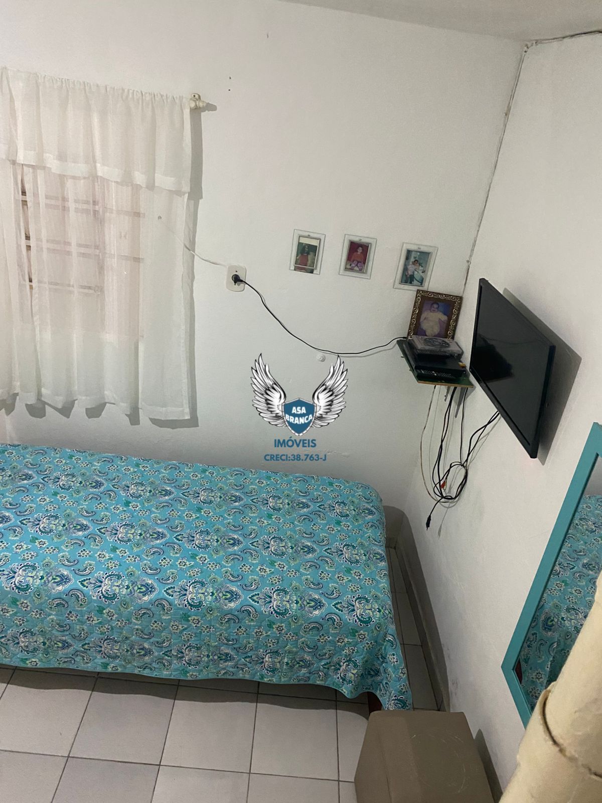 Sobrado com 03 dormitórios e 01 vaga de garagem