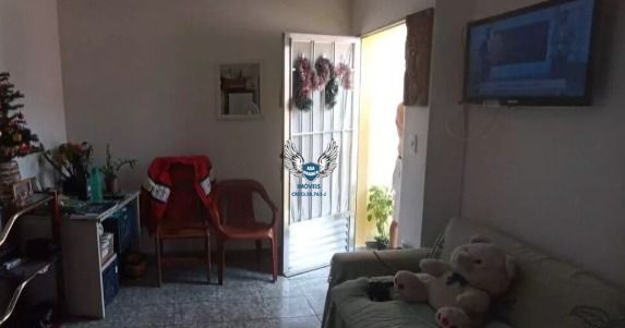 Casa térrea, com com 04 dormitórios e 03 vagas de garagem e uma edícula