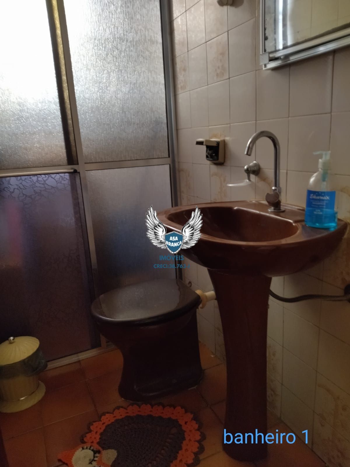 Sobrado de 04 dormitórios sendo 01 suíte e 02 vagas de garagem