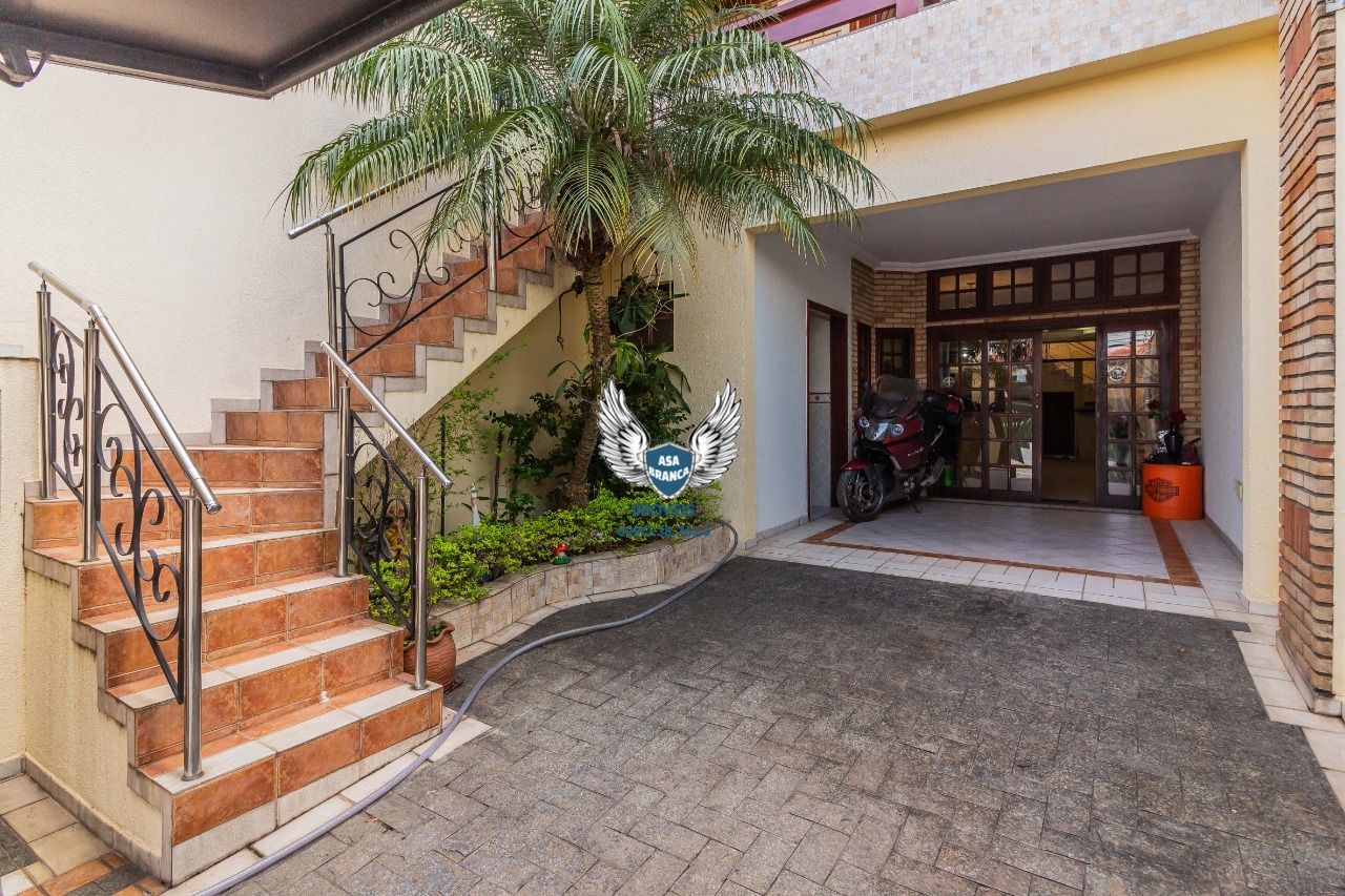 Imóvel de alto padrão 3 dormitórios sendo 2 suítes, quarto empregado, salão de f