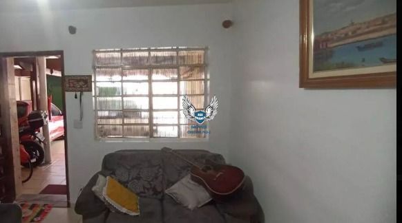 Casa térrea, com com 04 dormitórios e 03 vagas de garagem e uma edícula