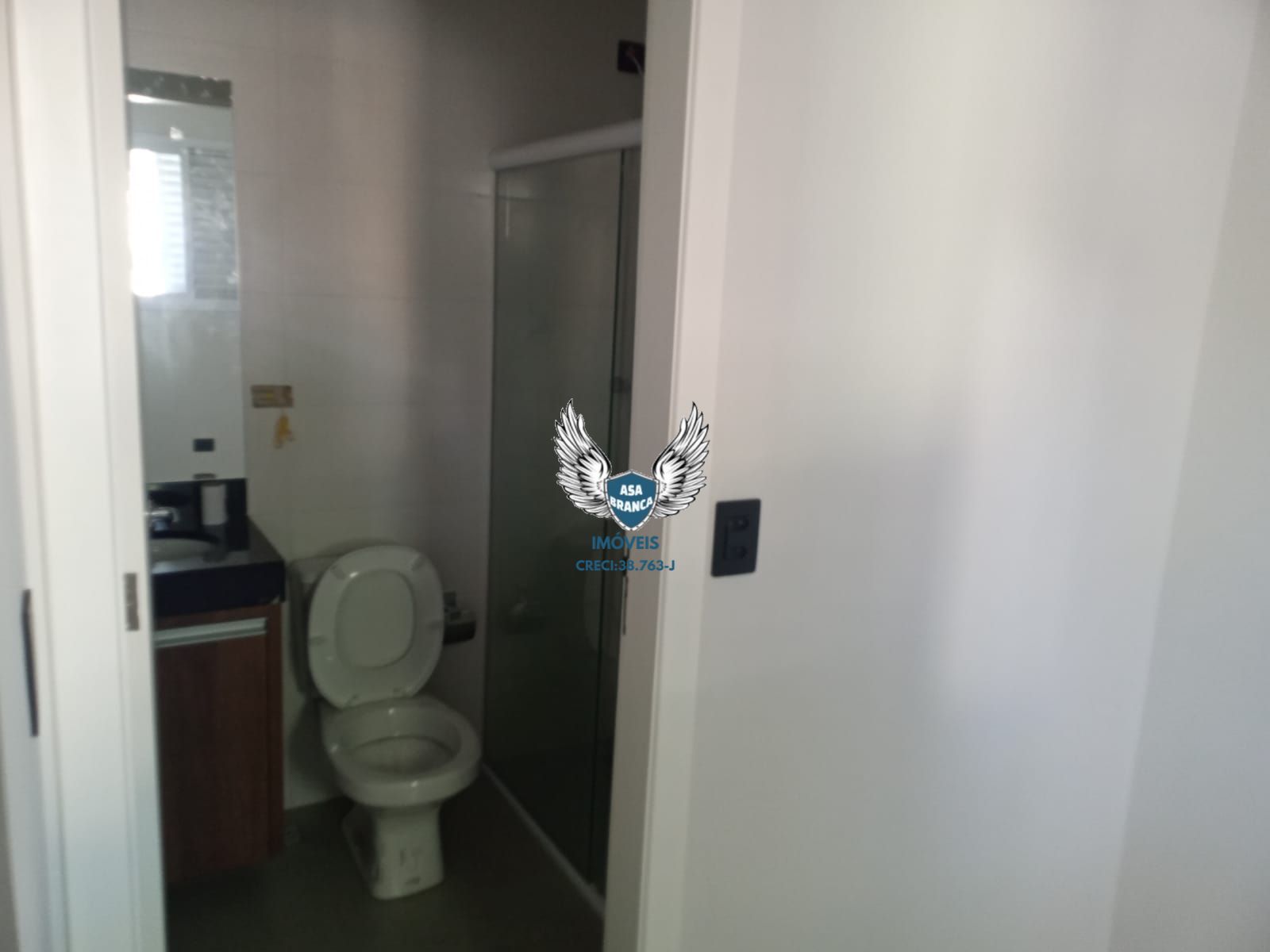 Sobrado no mandaqui com 03 dormitórios , sendo as 03 suítes e 05 vagas de garage