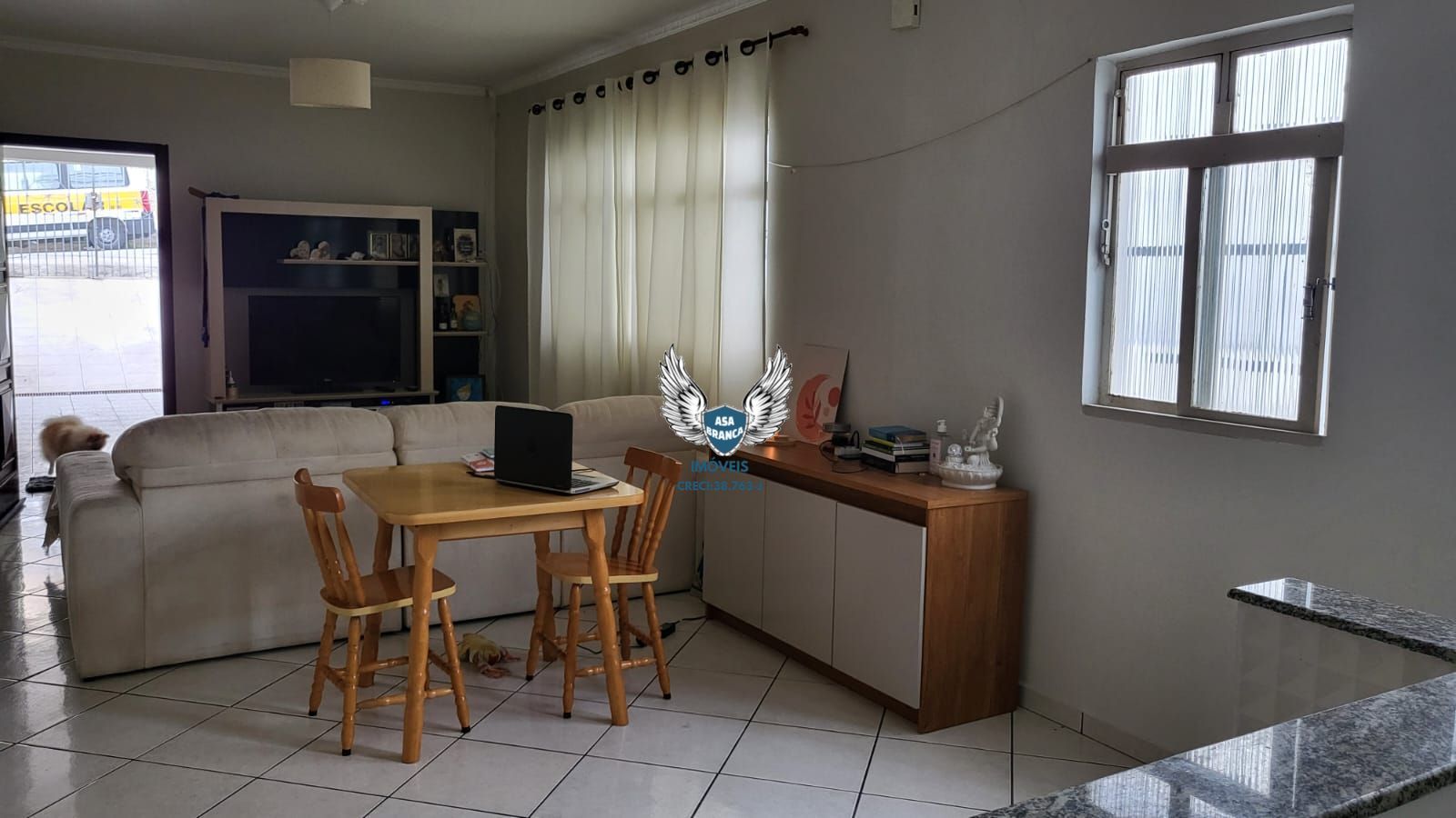 Sobrado com 03 dormitórios, sendo 02 suites e 02 vagas de garagem