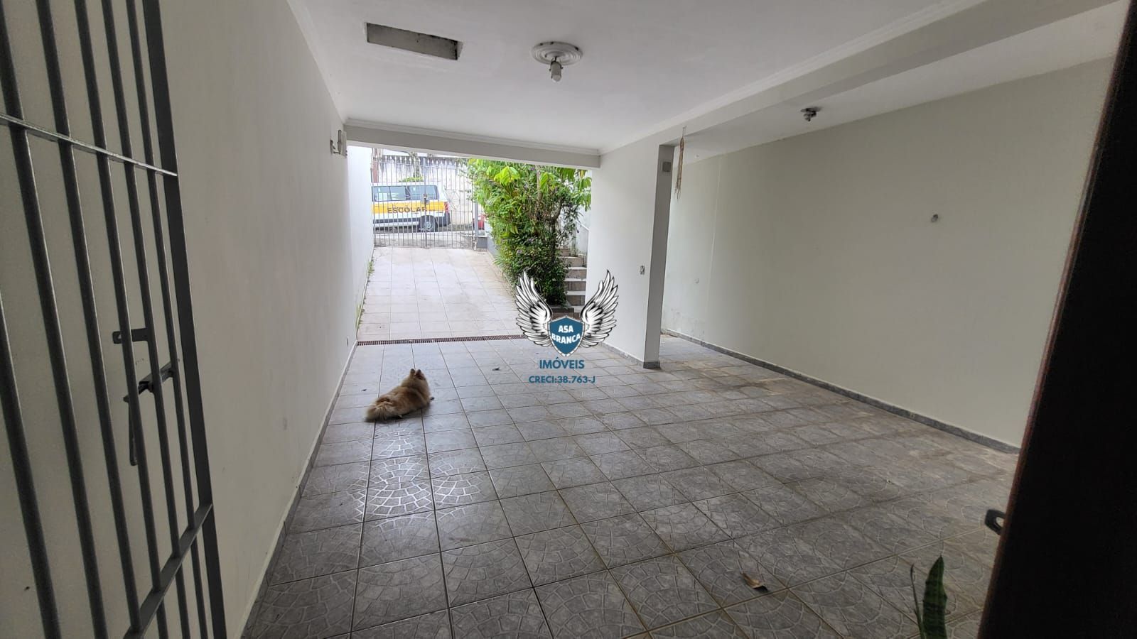 Sobrado com 03 dormitórios, sendo 02 suites e 02 vagas de ga