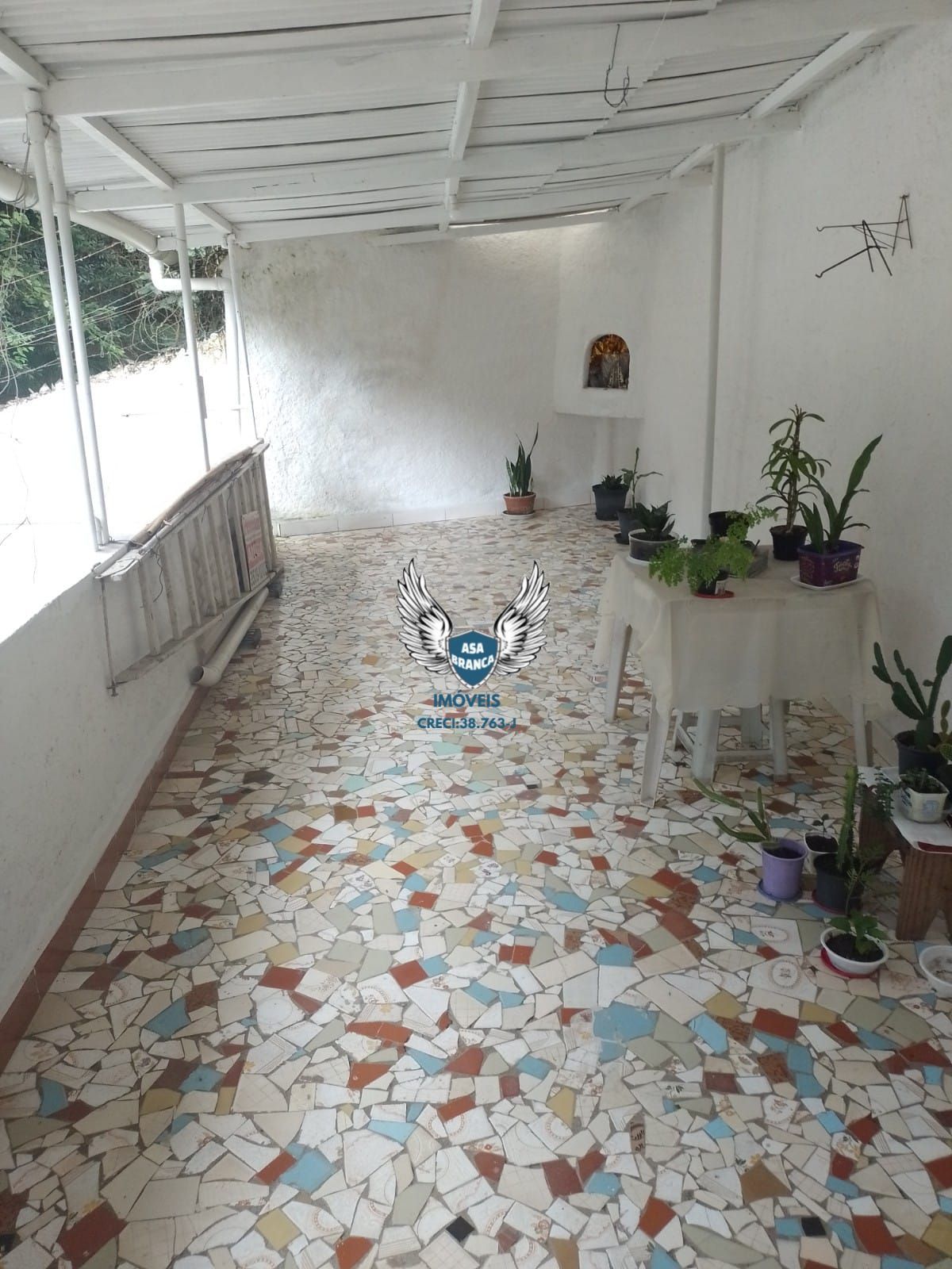 Sobrado com 4 dormitórios, garagem, sala de jantar, cozinha, lavanderia, salão d