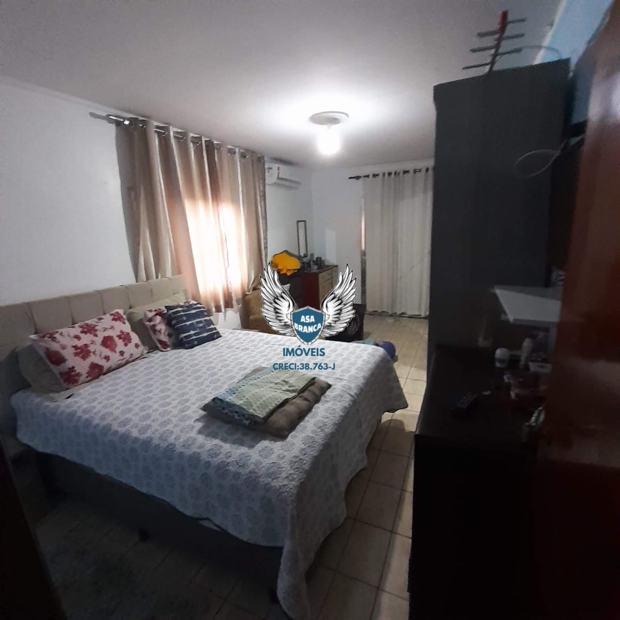 Sobrado com 02 dormitórios e 01 vaga de garagem