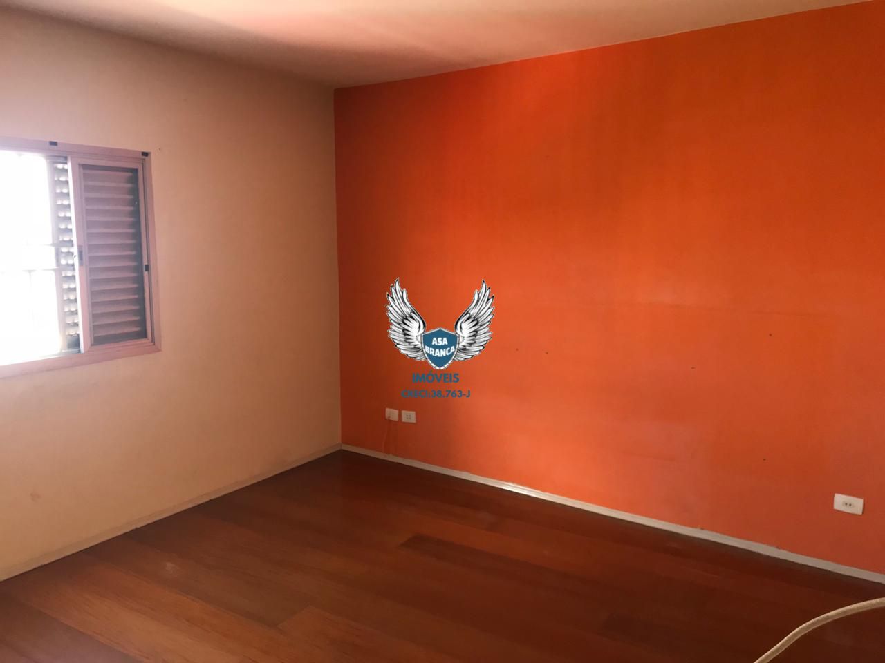Excelente sobrado com 2 Dormitórios, possui 1 vaga de garagem, Próximo do Horto