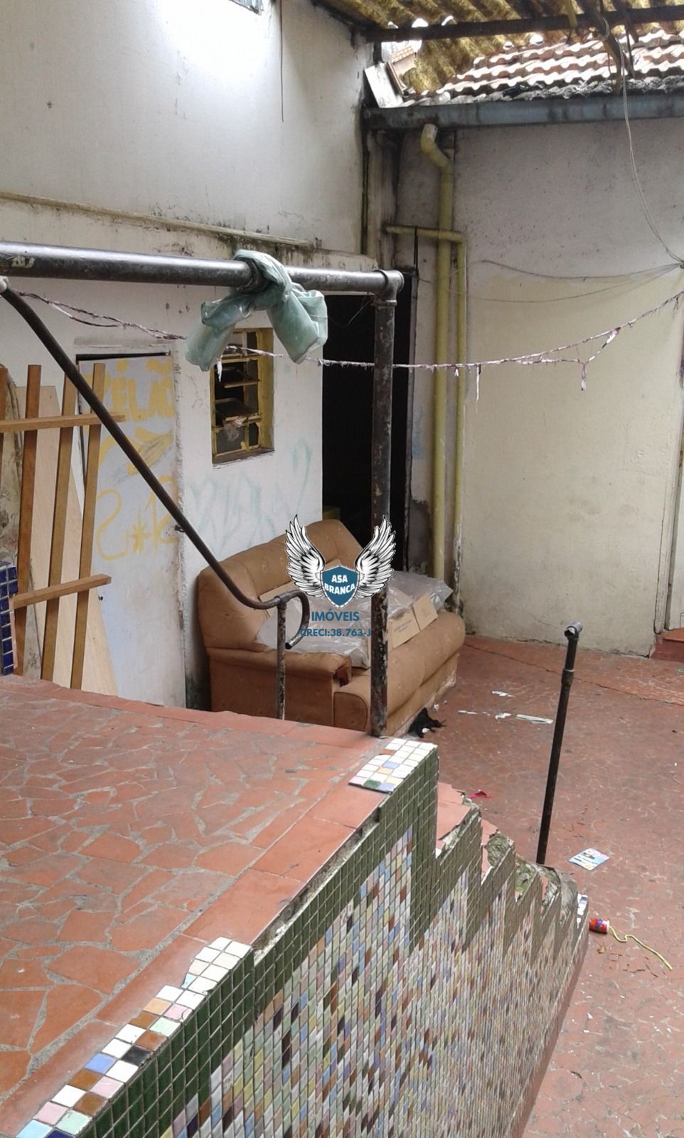 Casa com 6 cômodos e 02 salões na casa verde ( à 15 metros da av: engenheiro cae
