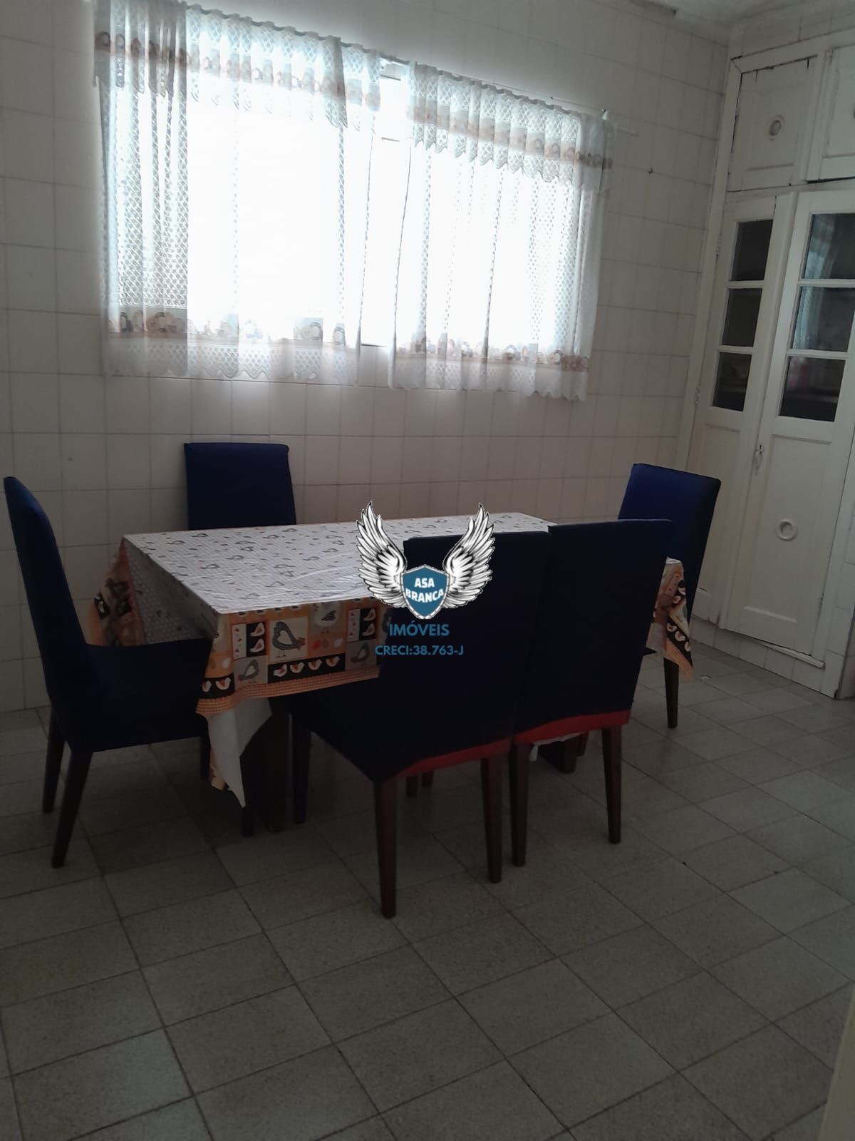 Casa térrea nos fundos na agua fria com 03 dormitórios e sem vaga de garagem
